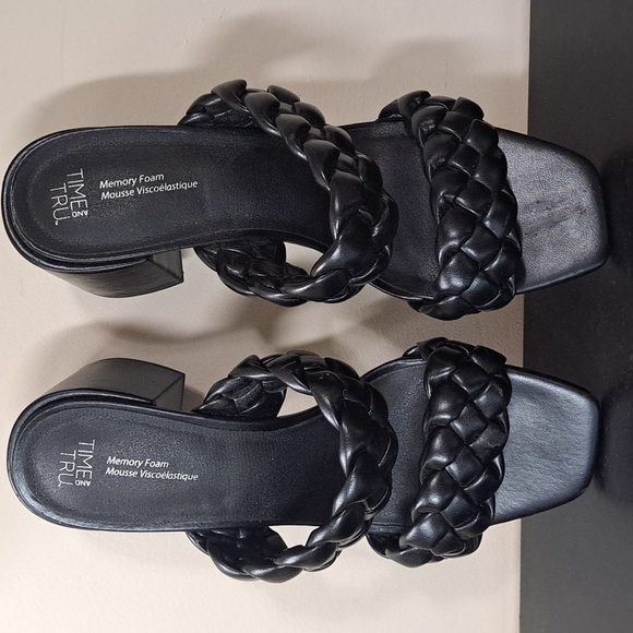 Sandals Time and Tru Women's Black Braided Slip on Heeled Memory Foam Size 9 - Picture 4 of 11